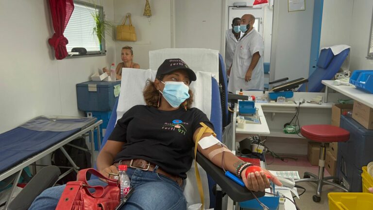 action don du sang à destrelland avec les bénévoles